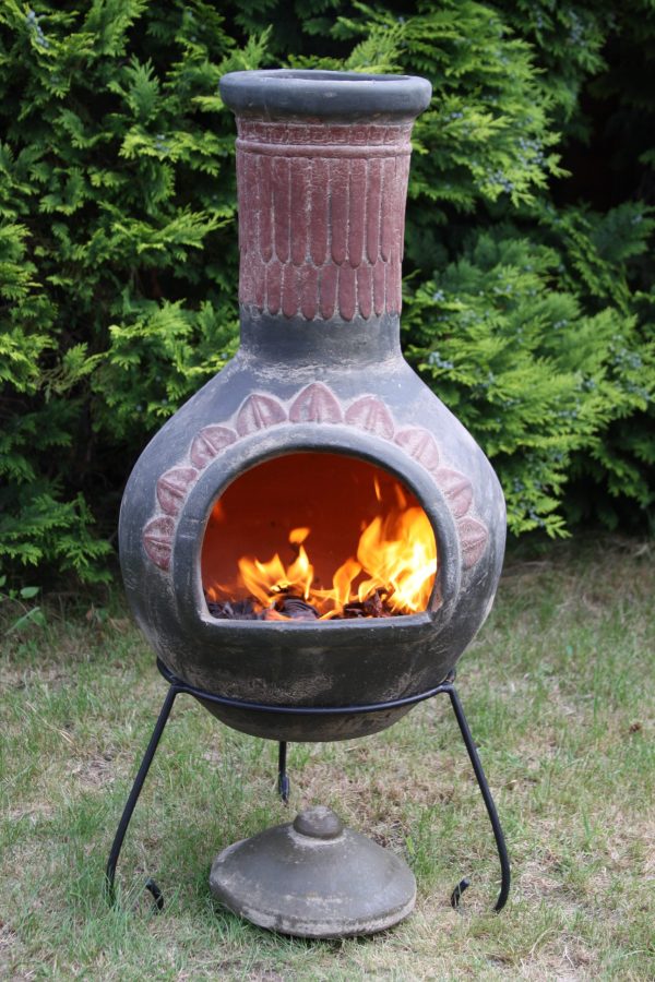 Extra-large Plumas clay chimenea with fire on background